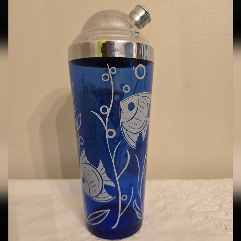 Vintage Art Deco Hazel-Atlas Cobalt Cocktail Shaker With White Tropical Fish
